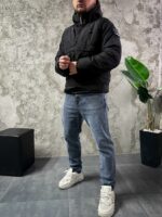 Мужской Утепленный Черный Анорак Плащевка с Капюшоном с Нашивкой на Рукаве