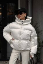 Женская Зимняя Дутая Молочная Куртка Пуфер Пуфи Оверсайз с Капюшоном