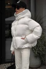 Женская Зимняя Дутая Молочная Куртка Пуфер Пуфи Оверсайз с Капюшоном