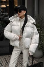 Женская Зимняя Дутая Молочная Куртка Пуфер Пуфи Оверсайз с Капюшоном