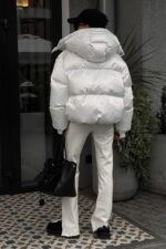 Женская Зимняя Дутая Молочная Куртка Пуфер Пуфи Оверсайз с Капюшоном