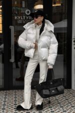 Женская Зимняя Дутая Молочная Куртка Пуфер Пуфи Оверсайз с Капюшоном