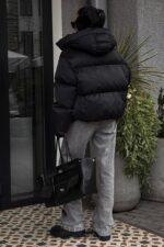 Женская Зимняя Дутая Черная Куртка Пуфер Пуфи Оверсайз с Капюшоном