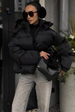 Женская Зимняя Дутая Черная Куртка Пуфер Пуфи Оверсайз с Капюшоном