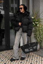 Женская Зимняя Дутая Черная Куртка Пуфер Пуфи Оверсайз с Капюшоном