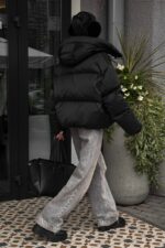 Женская Зимняя Дутая Черная Куртка Пуфер Пуфи Оверсайз с Капюшоном