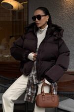 Женская Зимняя Дутая Коричневая Куртка Пуфер Пуфи Оверсайз с Капюшоном