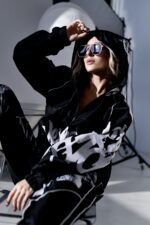 Женский Черный Спортивный Костюм Плащевка с Принтом и Кантом (Анорак + Джоггеры)