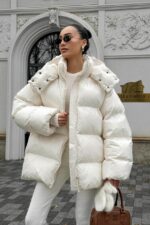 Женская Зимняя Объемная Молочная Куртка Пуховик Тайм Оверсайз с Капюшоном