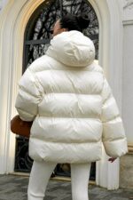 Женская Зимняя Объемная Молочная Куртка Пуховик Тайм Оверсайз с Капюшоном