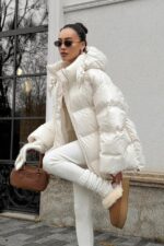 Женская Зимняя Объемная Молочная Куртка Пуховик Тайм Оверсайз с Капюшоном