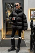 Женская Зимняя Объемная Черная Куртка Пуховик Тайм Оверсайз с Капюшоном