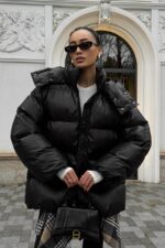 Женская Зимняя Объемная Черная Куртка Пуховик Тайм Оверсайз с Капюшоном