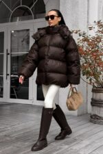 Женская Зимняя Объемная Коричневая Куртка Пуховик Тайм Оверсайз с Капюшоном