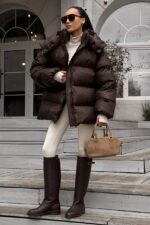 Женская Зимняя Объемная Коричневая Куртка Пуховик Тайм Оверсайз с Капюшоном