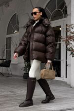 Женская Зимняя Объемная Коричневая Куртка Пуховик Тайм Оверсайз с Капюшоном