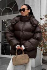 Женская Зимняя Объемная Коричневая Куртка Пуховик Тайм Оверсайз с Капюшоном