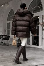 Женская Зимняя Объемная Коричневая Куртка Пуховик Тайм Оверсайз с Капюшоном