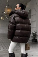 Женская Зимняя Объемная Коричневая Куртка Пуховик Тайм Оверсайз с Капюшоном