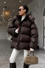 Женская Зимняя Объемная Коричневая Куртка Пуховик Тайм Оверсайз с Капюшоном