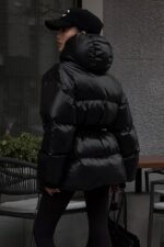 Женская Зимняя Объемная Черная Куртка Пуховик Айс с Капюшоном и Затяжками на Талии