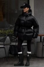 Женская Зимняя Объемная Черная Куртка Пуховик Айс с Капюшоном и Затяжками на Талии