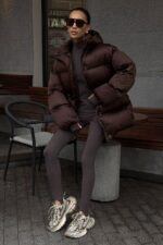 Женская Зимняя Объемная Коричневая Куртка Пуховик Айс с Капюшоном и Затяжками на Талии