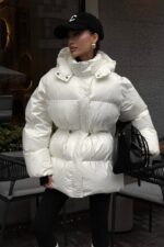 Женская Зимняя Объемная Молочная Куртка Пуховик Айс с Капюшоном и Затяжками на Талии