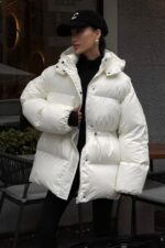 Женская Зимняя Объемная Молочная Куртка Пуховик Айс с Капюшоном и Затяжками на Талии