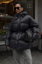 Женская Зимняя Объемная Графитовая Куртка Пуховик Айс с Капюшоном и Затяжками на Талии