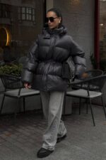 Женская Зимняя Объемная Графитовая Куртка Пуховик Айс с Капюшоном и Затяжками на Талии