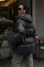 Женская Зимняя Объемная Графитовая Куртка Пуховик Айс с Капюшоном и Затяжками на Талии