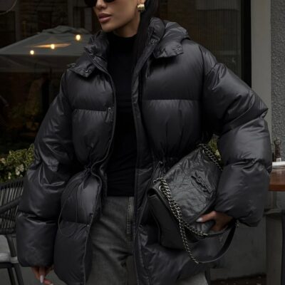 Женская Зимняя Объемная Графитовая Куртка Пуховик Айс с Капюшоном и Затяжками на Талии