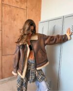 Женская Коричневая Дубленка Оверсайз на Молнии с Зястежками на Воротнике