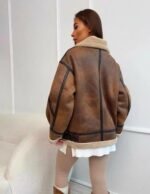 Женская Коричневая Дубленка Оверсайз на Молнии с Зястежками на Воротнике