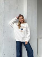 Женский Утепленный Белый Свитшот Оверсайз с Вышивкой