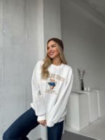 Женский Утепленный Белый Свитшот Оверсайз с Вышивкой