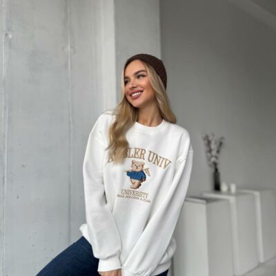 Женский Утепленный Белый Свитшот Оверсайз с Вышивкой