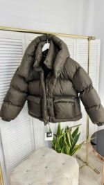 Женская Объемная Зимняя Куртка Пуфер Хаки Оверсайз под Горло с Капюшоном
