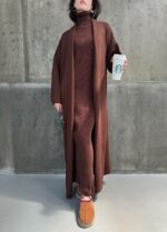 Женское Коричневое Платье Макси в Рубчик без Рукавов с Высоким Воротником + Длинный Кардиган (Комплект)