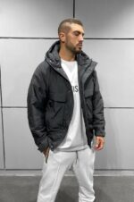 Мужская Демисезонная Черная Куртка с Капюшоном и Большими Карманами