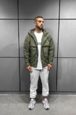 Мужская Демисезонная Куртка Хаки с Капюшоном и Большими Карманами