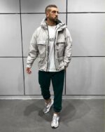 Мужская Демисезонная Серая Куртка с Капюшоном и Большими Карманами