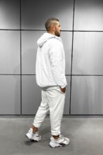 Мужская Демисезонная Белая Куртка с Капюшоном и Большими Карманами