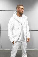 Мужская Демисезонная Белая Куртка с Капюшоном и Большими Карманами