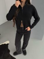 Женская Укороченная Трикотажная Черная Кофта на Молнии