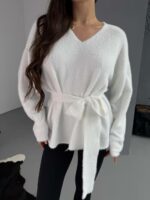 Женский Пушистый Белый Свитер Оверсайз с V-вырезом и Поясом
