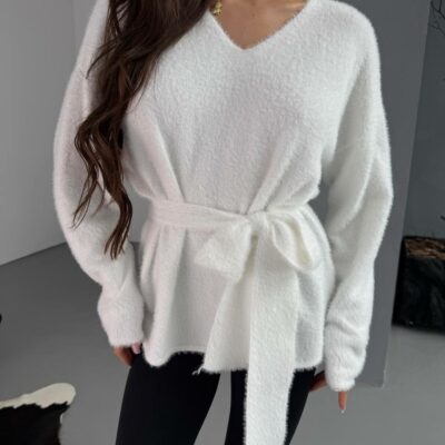 Женский Пушистый Белый Свитер Оверсайз с V-вырезом и Поясом