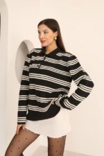 Женский Черный Джемпер Свободного Кроя с Полосками и Воротником Поло