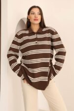 Женский Коричневый Джемпер Свободного Кроя с Полосками и Воротником Поло